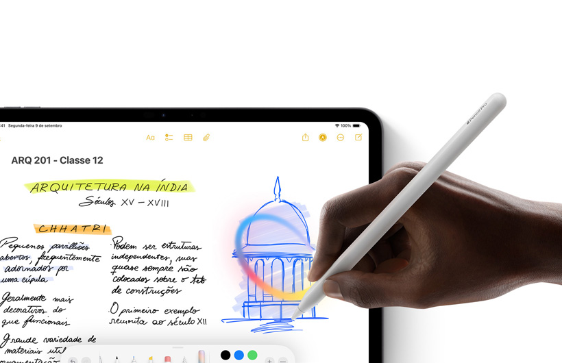 Mão segurando o Apple Pencil e fazendo um círculo ao redor de um desenho no app Notas no iPad.