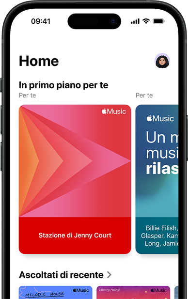 Il pannello Home di Apple Music su un iPhone, con il carosello dei contenuti della sezione In primo piano per te che mostra stazioni personalizzate e playlist di Jenny Court