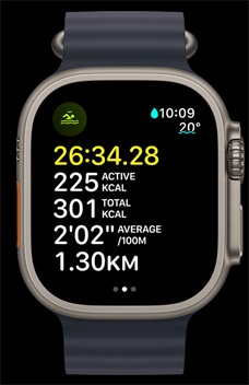 Apple Watch Ultra 2 rāda peldēšanas datus brīvā dabā – laiku, kalorijas un tempu.
