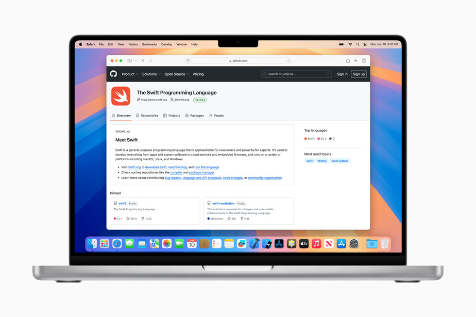 在 14 吋 MacBook Pro 上展示全新的 Swift GitHub 組織。