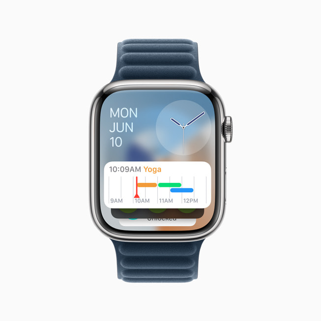 Um Apple Watch com o chip S9 mostra o Calendário no Conjunto Inteligente.