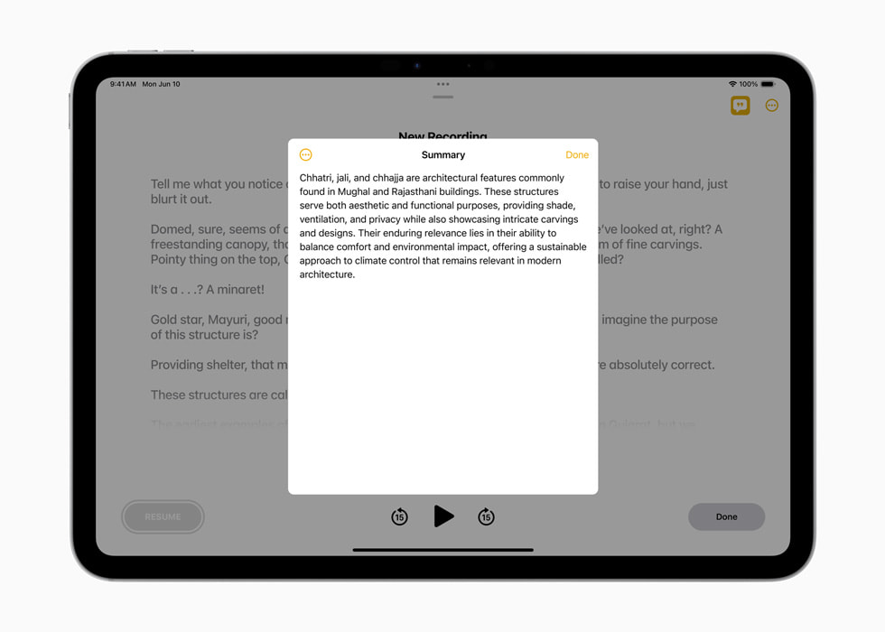 iPad Pro 展示使用錄製音訊製作內容摘要的功能。