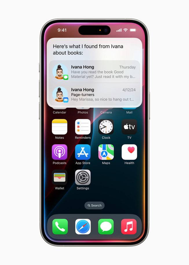 Sur un iPhone 15 Pro, Siri retrouve les recommandations de lecture envoyées à l’utilisateur par l’un de ses amis.