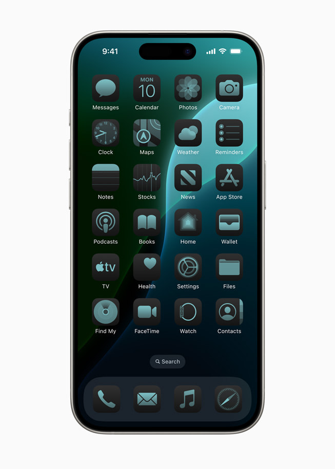 iPhone 15 Pro’daki Ana Ekran’da koyu efektli uygulama simgeleri ve araç takımları gösteriliyor.