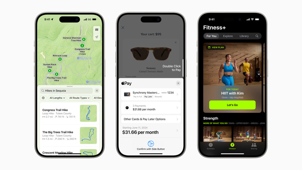 Tre iPhone 15 Pro-enheter visar den nya funktionen för vandringsleder i appen Kartor, bonuscheckar i Apple Pay och sidan For You i Apple Fitness+.