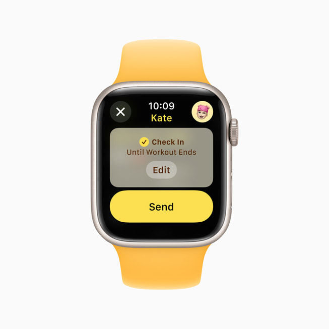 Un utilisateur est invité à sélectionner les réglages d’Accompagnement sur une Apple Watch Series 9.