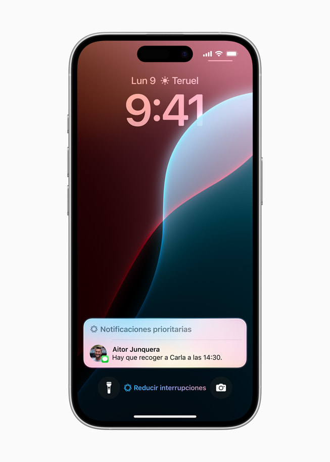 Un iPhone 16 muestra una pantalla de Reducir Interrupciones.