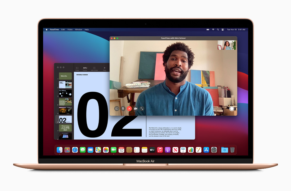 Se muestra una llamada FaceTime en MacBook Pro.