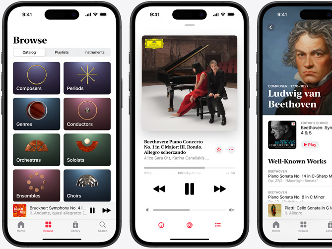 Na ekranie iPhone’a po lewej stronie pokazano kartę przeglądania w apce Apple Music Classical z wybraną kartą katalogu, na której widać kategorie, takie jak kompozytorzy, okresy, gatunki, dyrygenci, orkiestry, soliści, zespoły i chóry; na iPhonie pośrodku widać I koncert fortepianowy C-dur op. 15 III. Rondo. Allegro scherzando Beethovena odtwarzany z Dolby Atmos; na iPhonie po prawej stronie widać stronę kompozytora poświęconą Ludwigowi van Beethovenowi