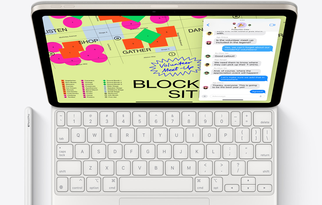 „iPad Pro“ vaizdas iš viršaus su prijungta „Magic Keyboard“, o šalia „Apple Pencil Pro“.