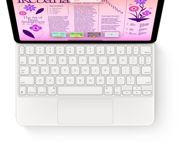 Вид зверху на клавіатуру Magic Keyboard, прикріплену до iPad Pro.