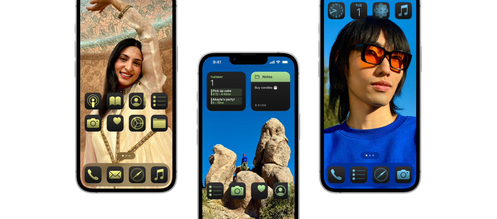 Trīs iPhone 16e daļēji skati, katrā no tiem ir atšķirīgs pielāgots sākumekrāns.