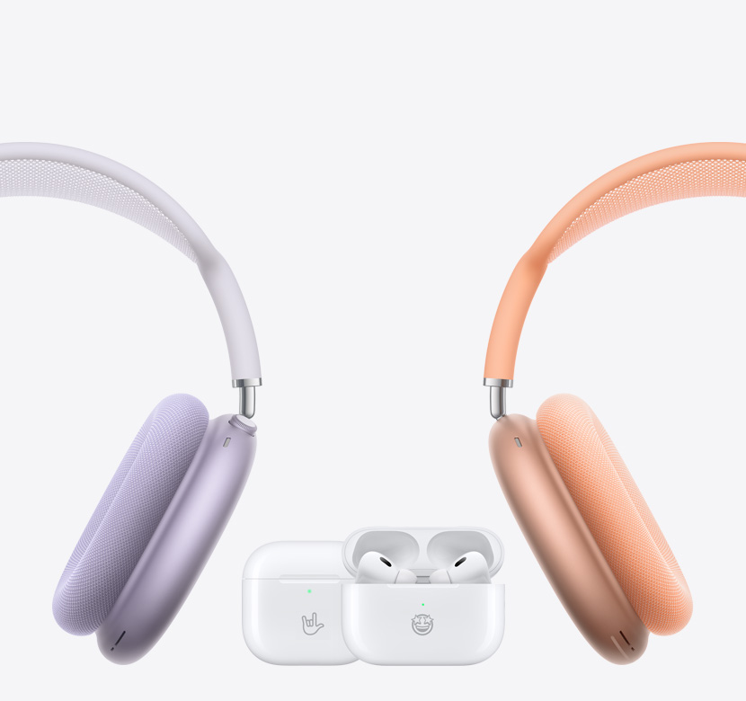 Unos AirPods Max a la izquierda y a la derecha de unos AirPods 4 y unos AirPods Pro 2.