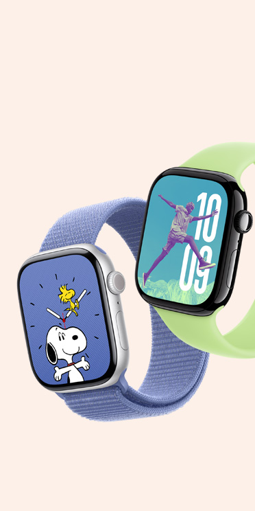 Deux Apple Watch Series 10. La première présente un cadran Snoopy et une Boucle Sport pervenche (violet/bleu). La seconde affiche un cadran Photos et un Bracelet Boucle unique aurore boréale (vert clair).